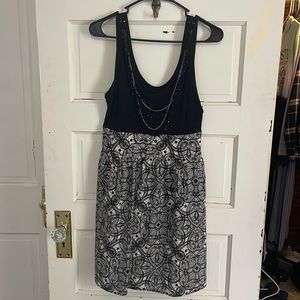 Express dress with pockets.